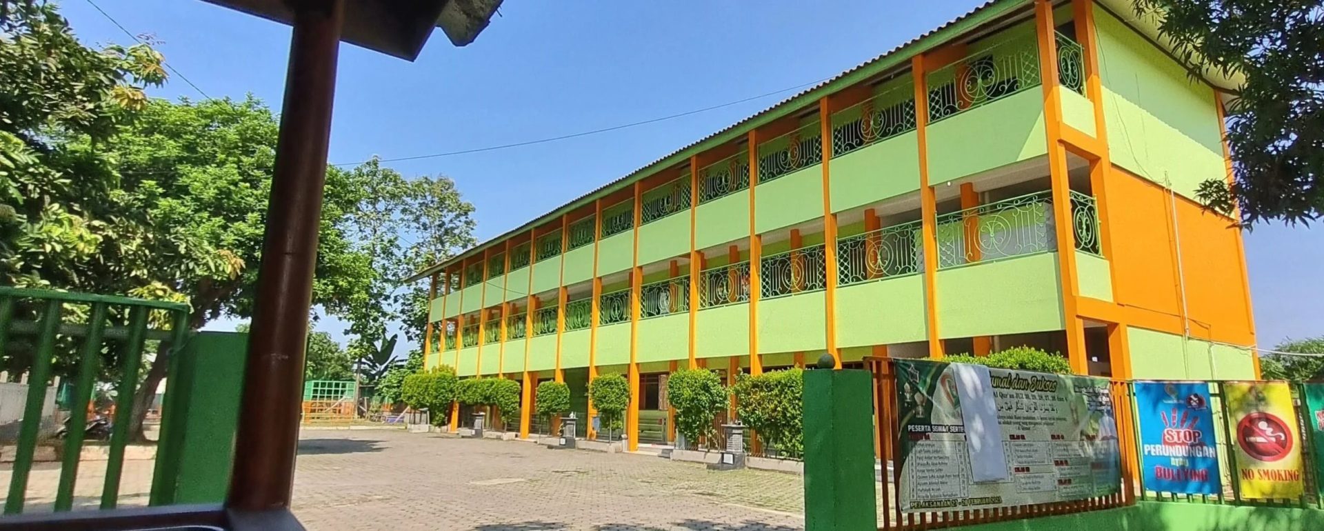 Gedung Megah dan Kokoh