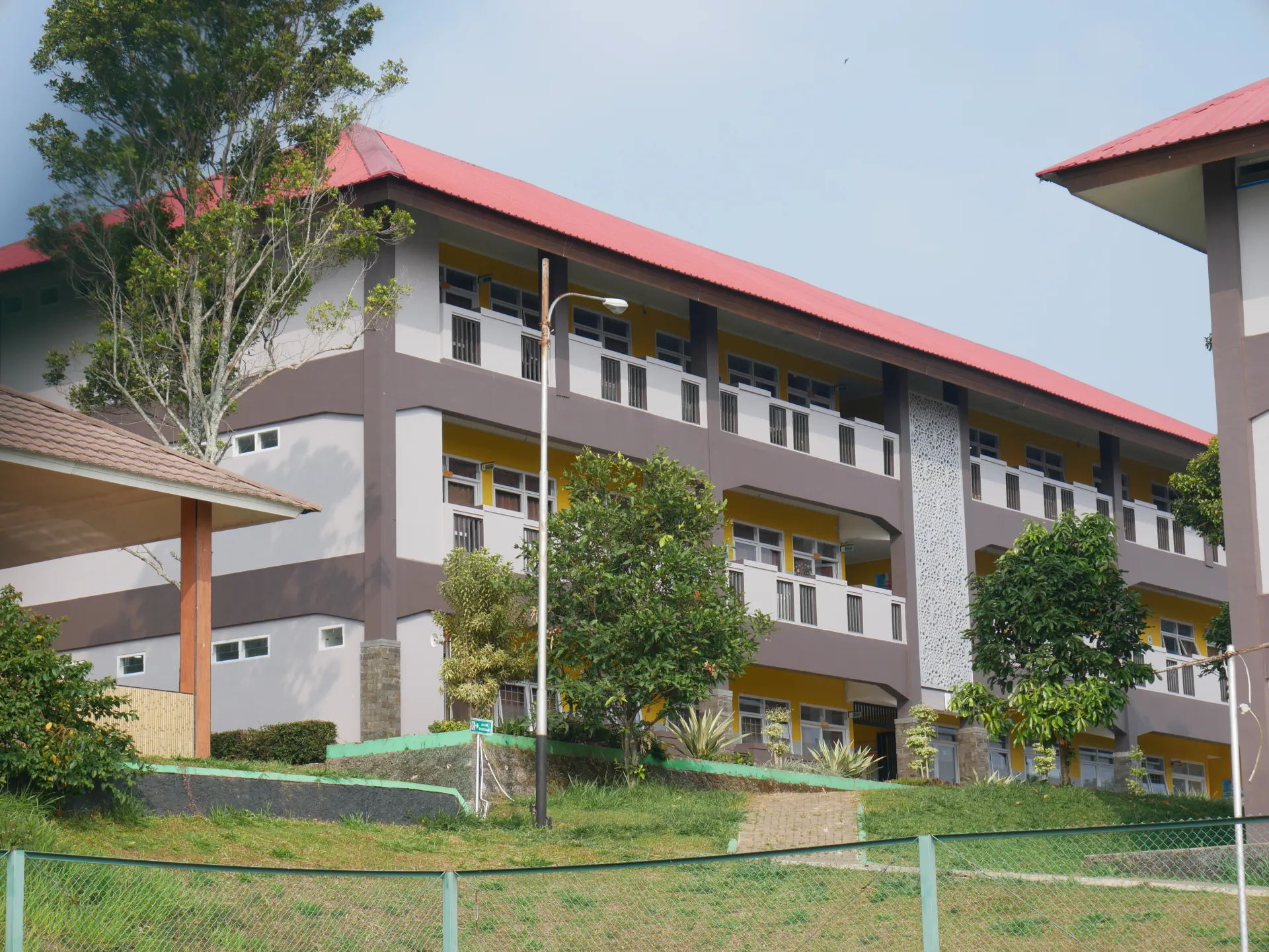 Gedung Megah dan Kokoh